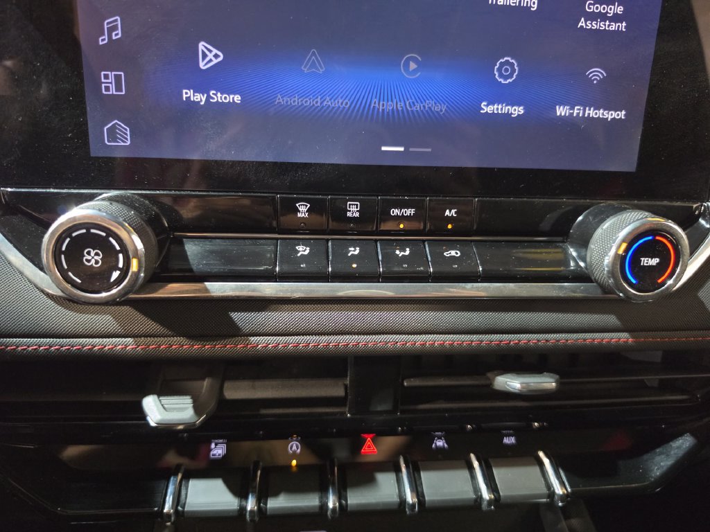 Used 2023 Chevrolet Colorado Z71 AWD/4WD image 16