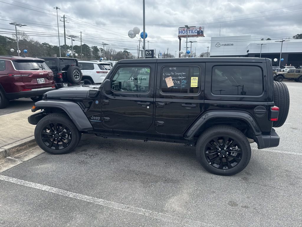 Used 2025 Jeep Wrangler Unlimited Sahara w/ Safety Group image 11