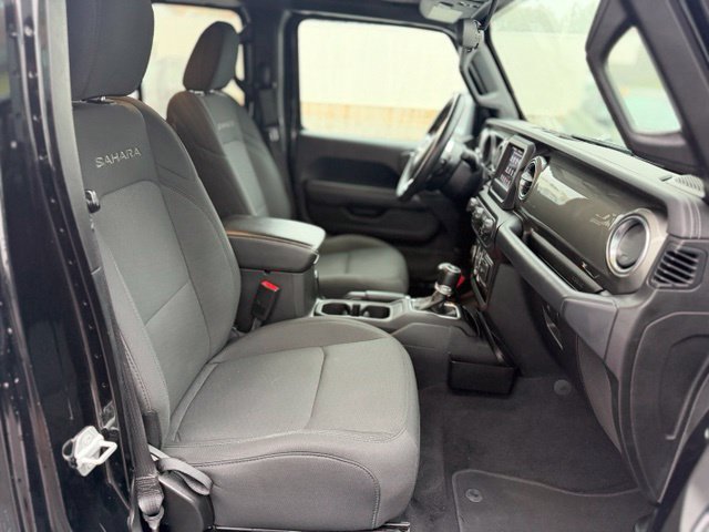 Used 2019 Jeep Wrangler Unlimited Sahara AWD/4WD image 23