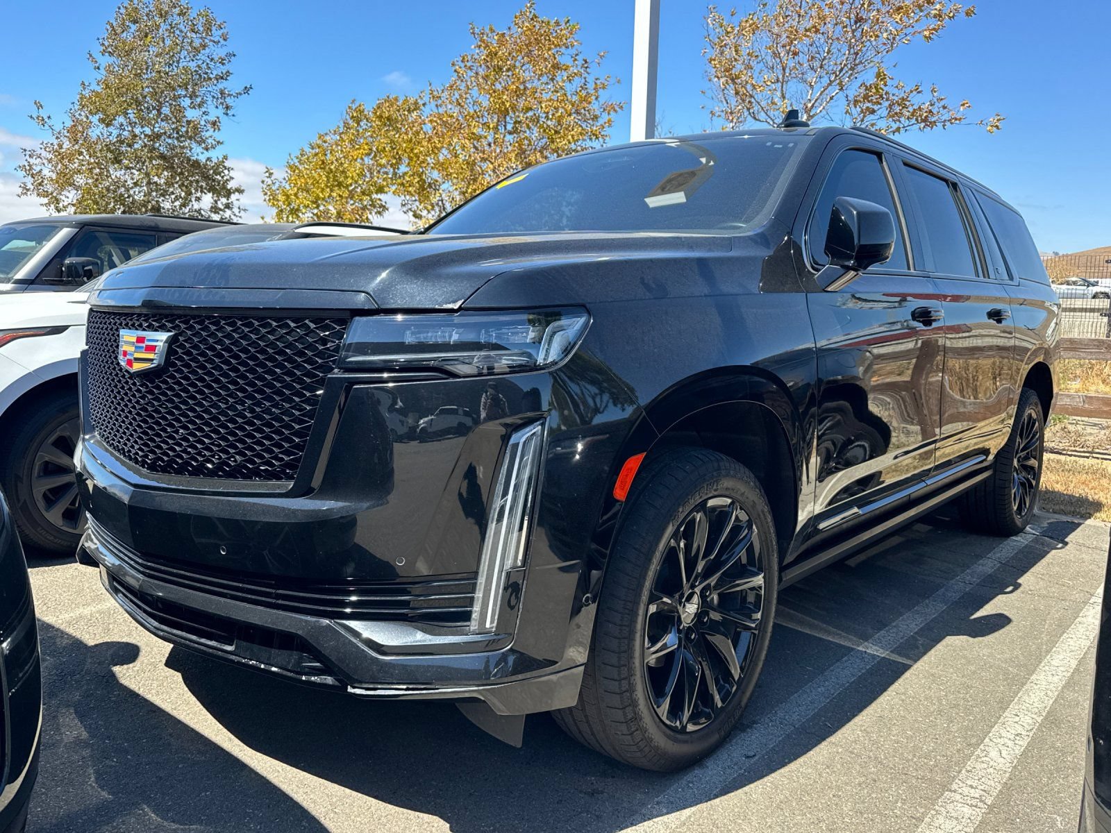 Used 2023 Cadillac Escalade ESV Sport w/ LPO, ONYX Package AWD/4WD image 2