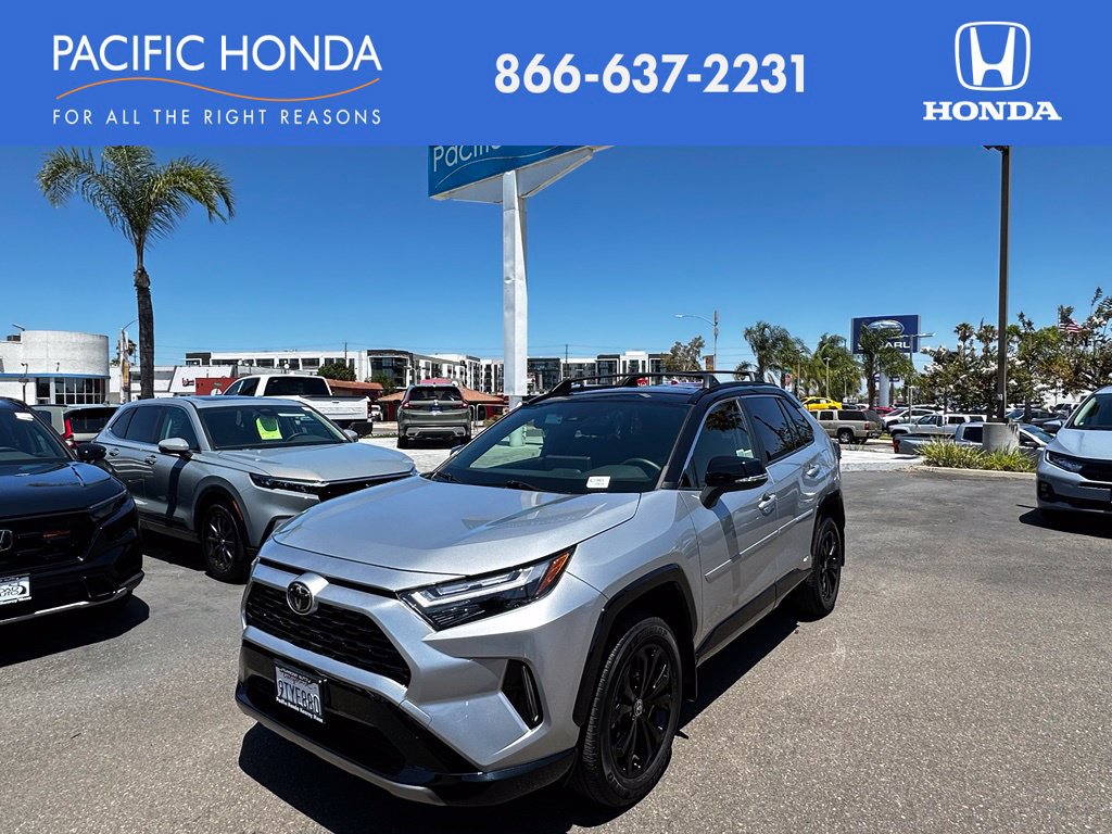 Used 2025 Toyota RAV4 XSE AWD/4WD image 1