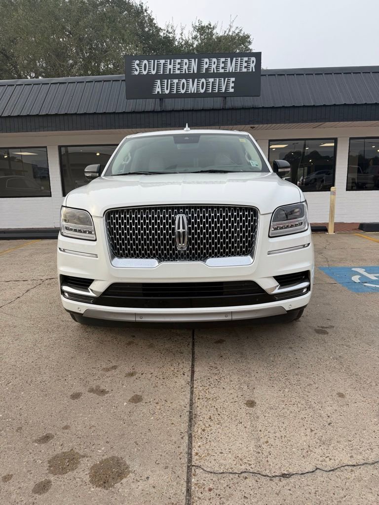Used 2021 Lincoln Navigator Reserve w/ Luxury Package image 2