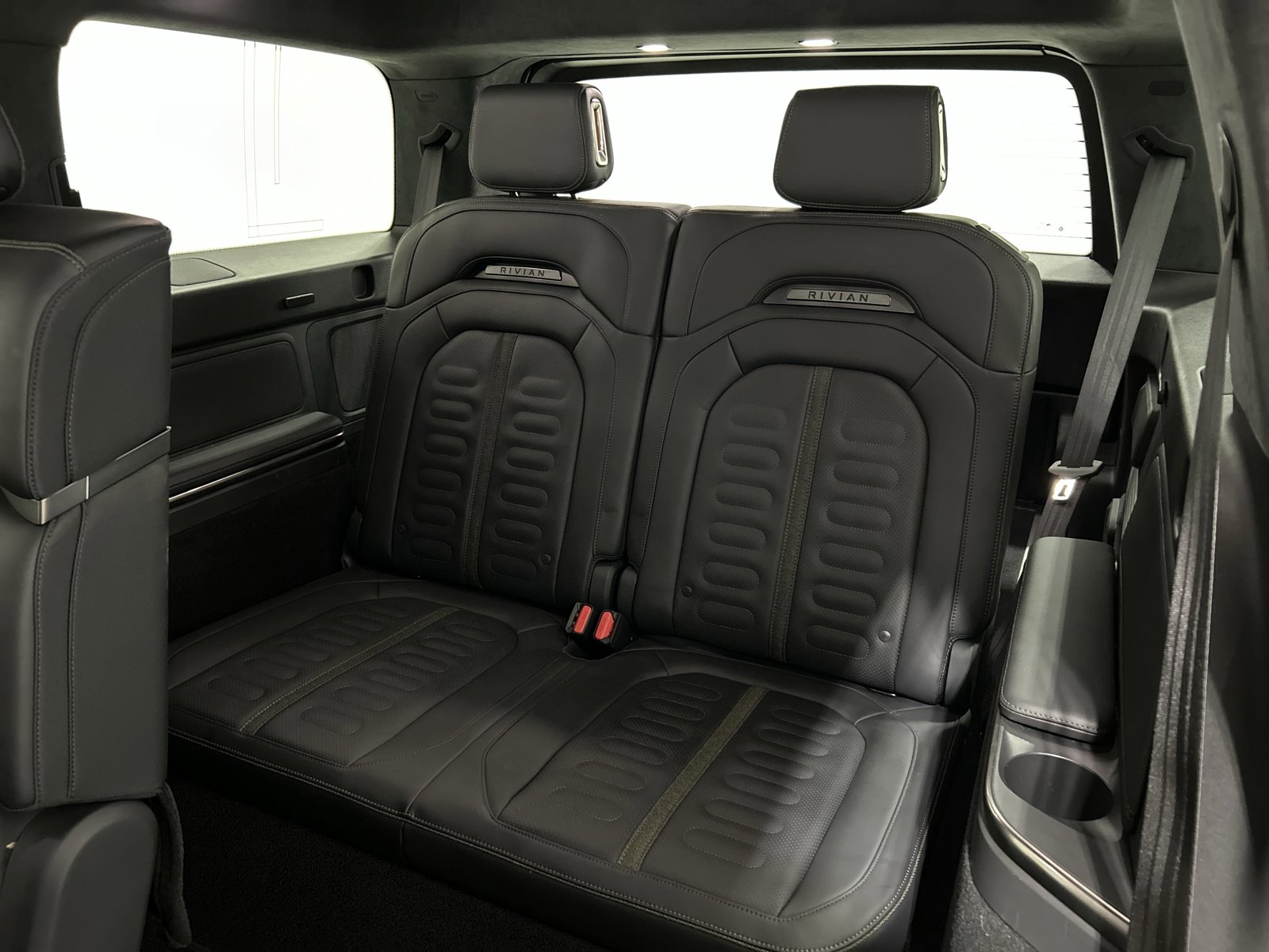 Used 2023 Rivian R1S Adventure image 22