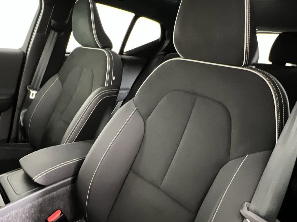 Certified 2025 Volvo XC40 B5 Plus image 16