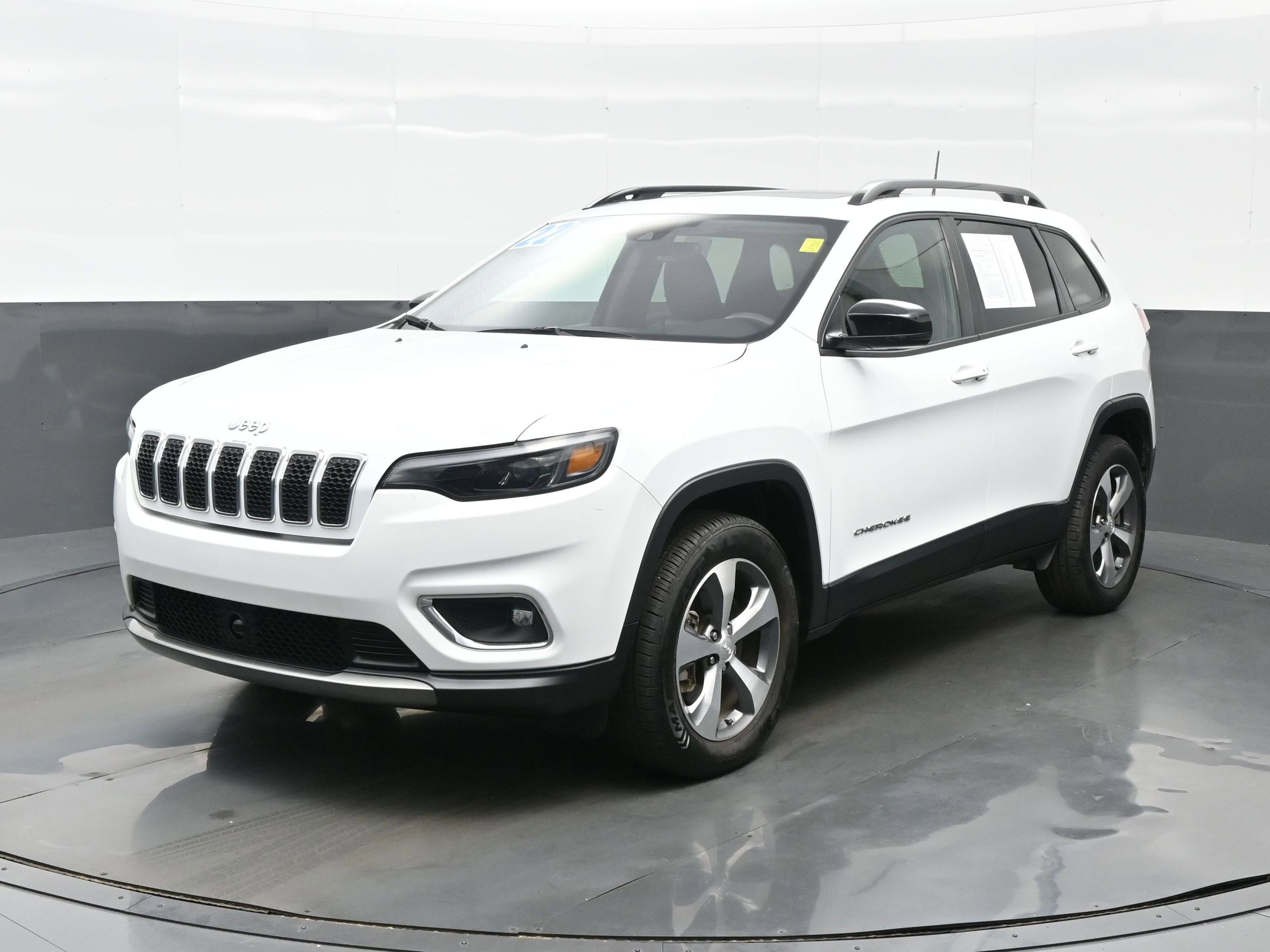 Used 2022 Jeep Cherokee Limited image 2