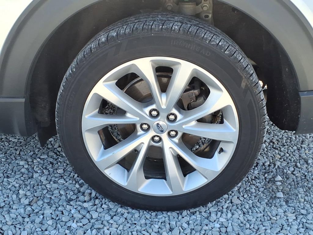 Used 2022 Ford Explorer Platinum w/ Premium Technology Package image 12