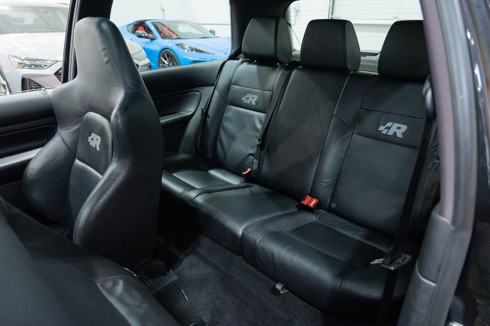 Used 2004 Volkswagen R32 AWD/4WD image 24