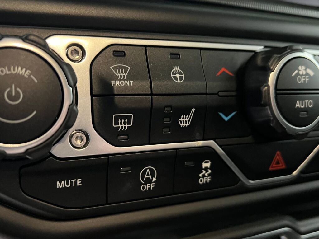 Used 2021 Jeep Wrangler Unlimited Sahara w/ Uconnect 4C Nav & Sound Group image 13