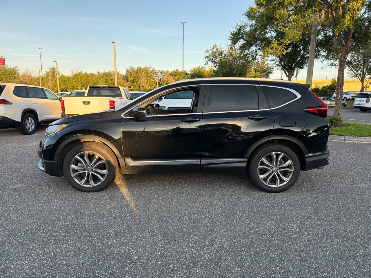 Used 2020 Honda CR-V Touring image 2