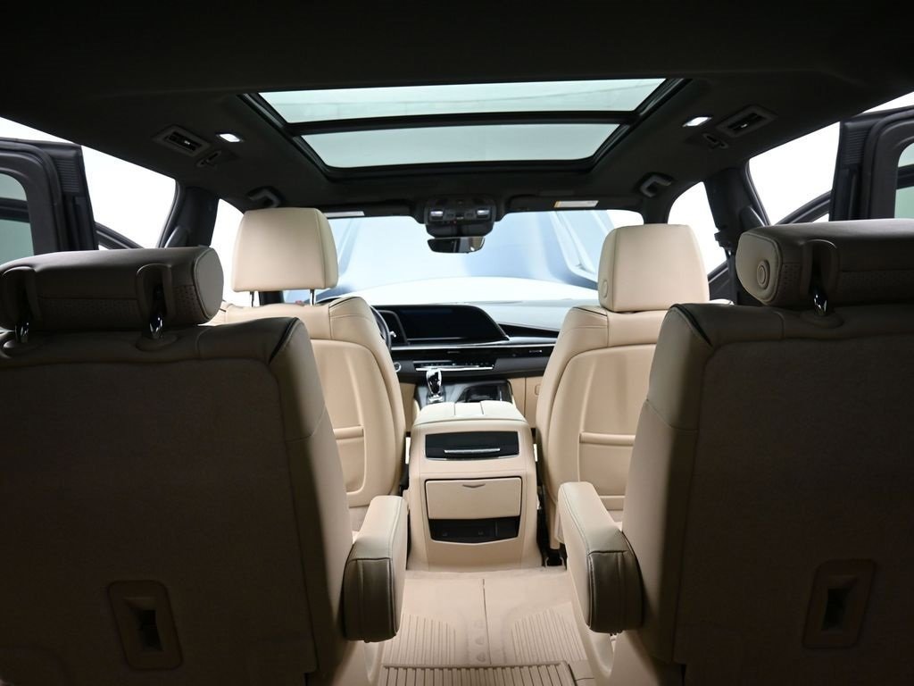 Used 2024 Cadillac Escalade ESV Premium Luxury image 17
