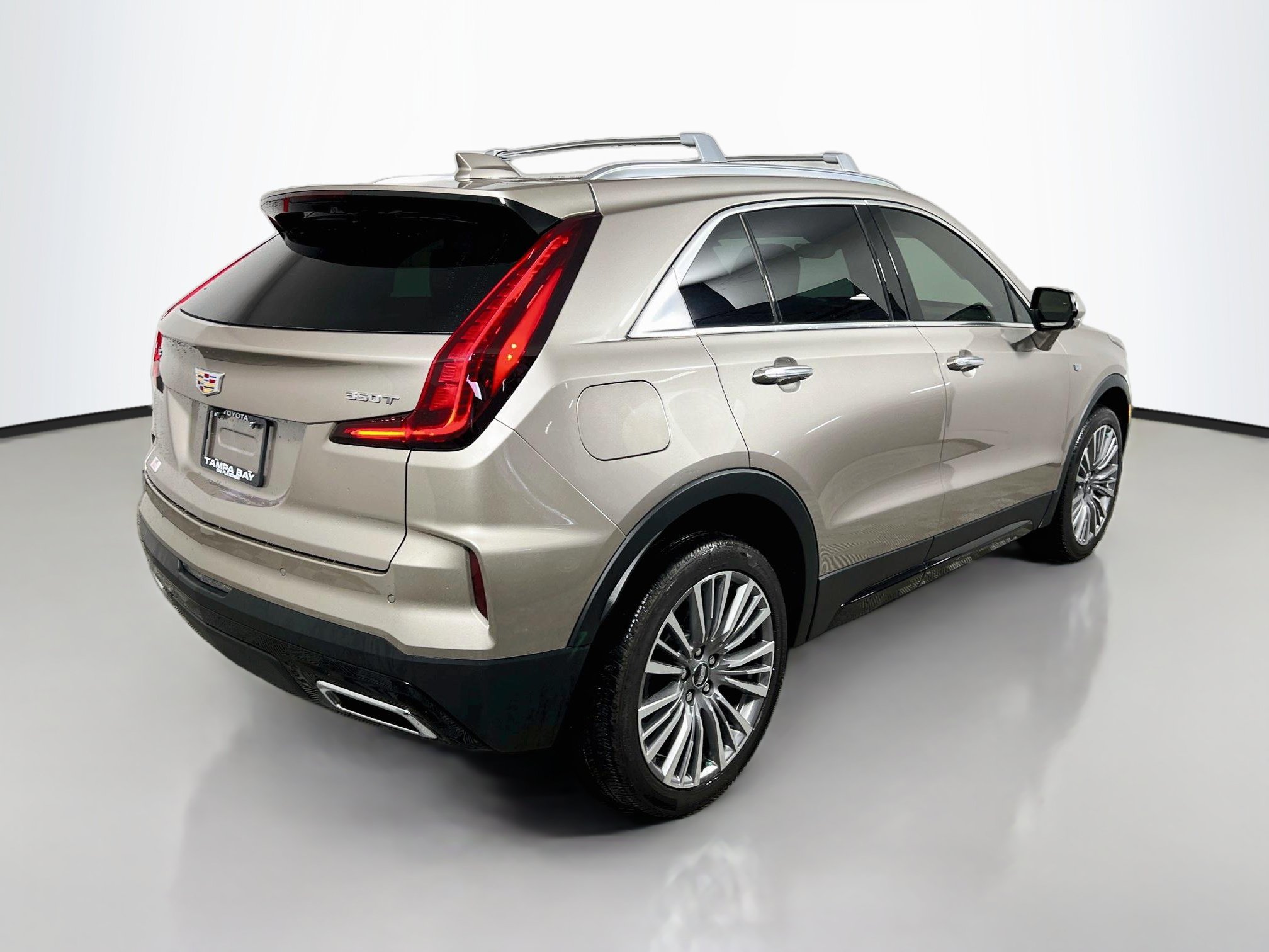 Used 2024 Cadillac XT4 Premium Luxury w/ Technology Package FWD image 4