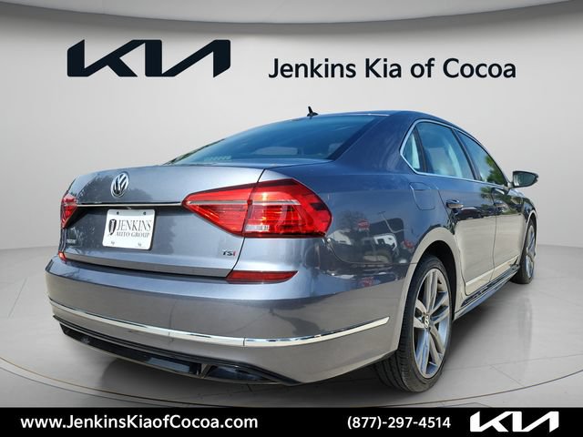 Used 2016 Volkswagen Passat 1.8T R-Line w/ R-Line Lighting Package FWD image 5