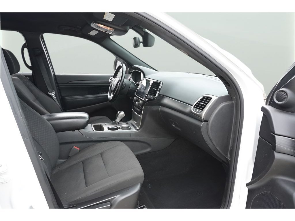 Used 2020 Jeep Grand Cherokee Laredo w/ Security & Convenience Group AWD/4WD image 26