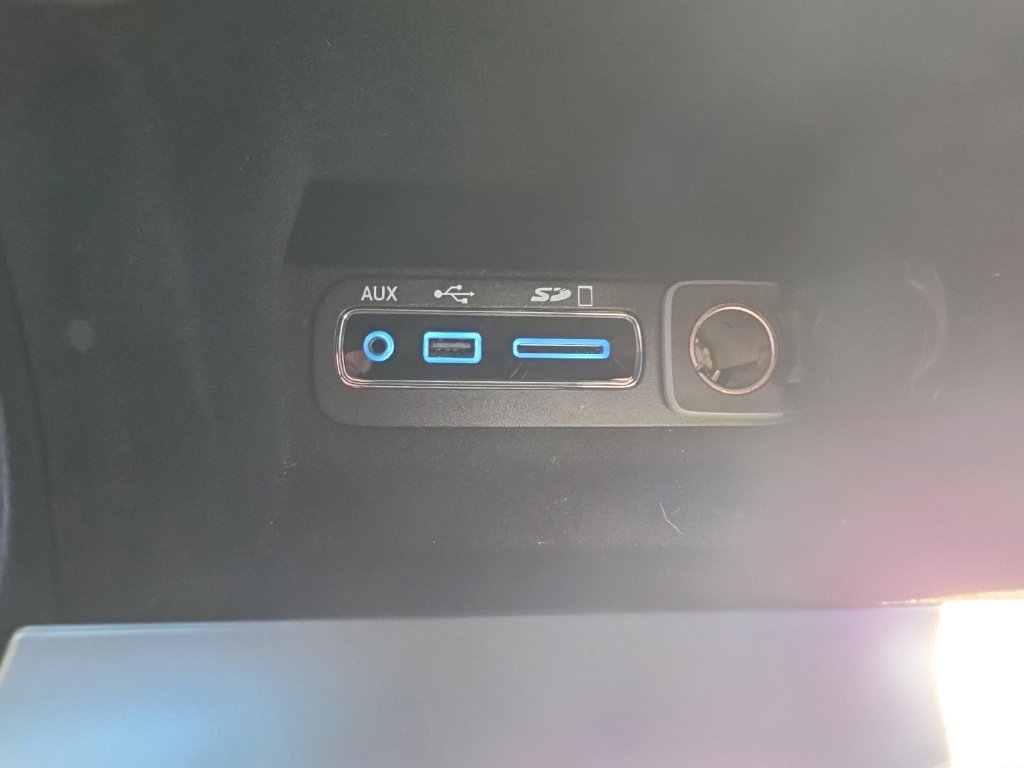 Used 2017 Jeep Grand Cherokee Altitude AWD/4WD image 19