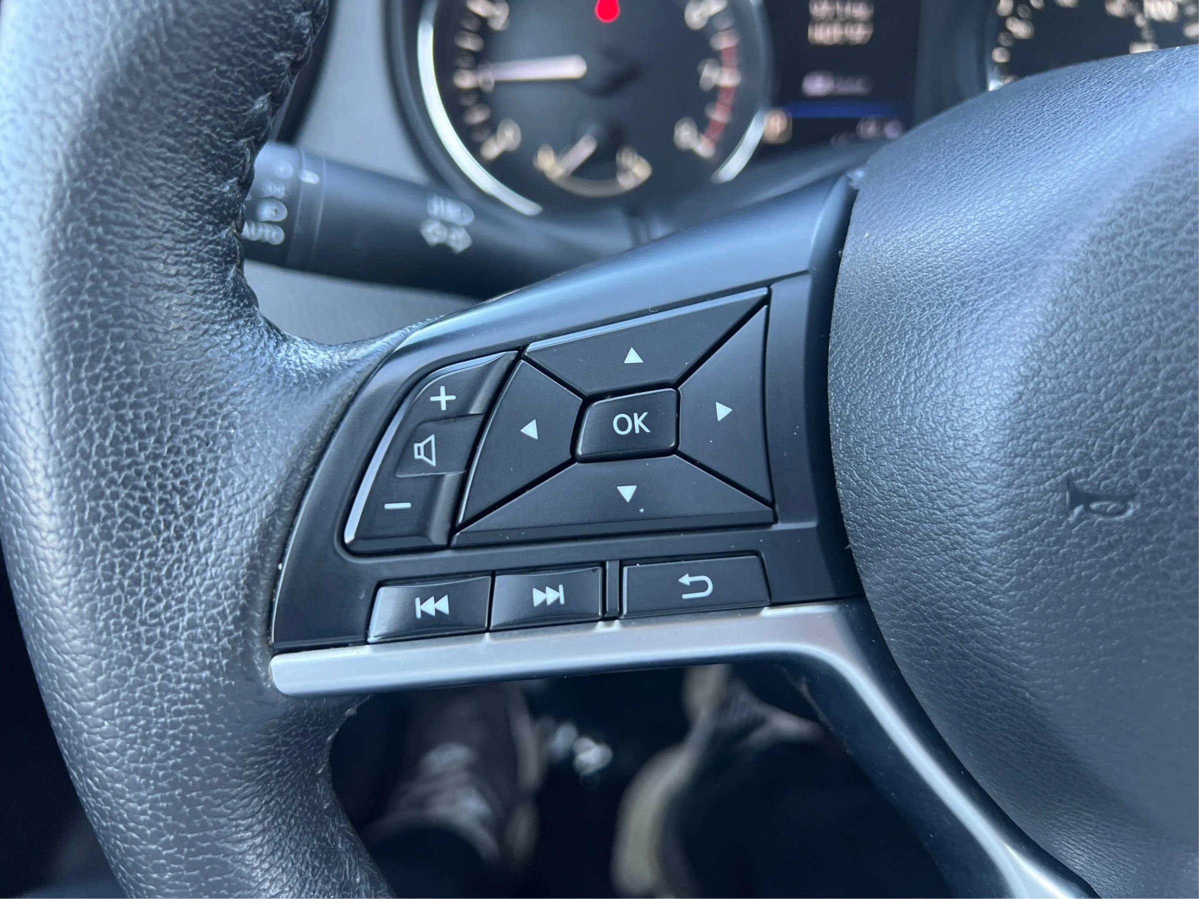 Used 2019 Nissan Rogue SV image 28