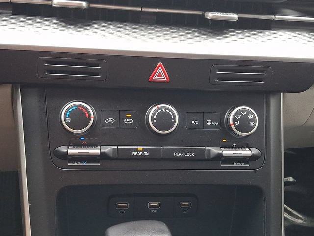 Used 2022 Kia Carnival LX FWD image 15