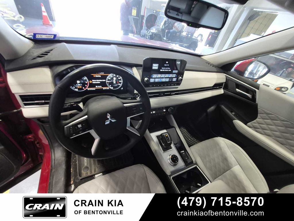Used 2023 Mitsubishi Outlander SEL AWD/4WD image 6