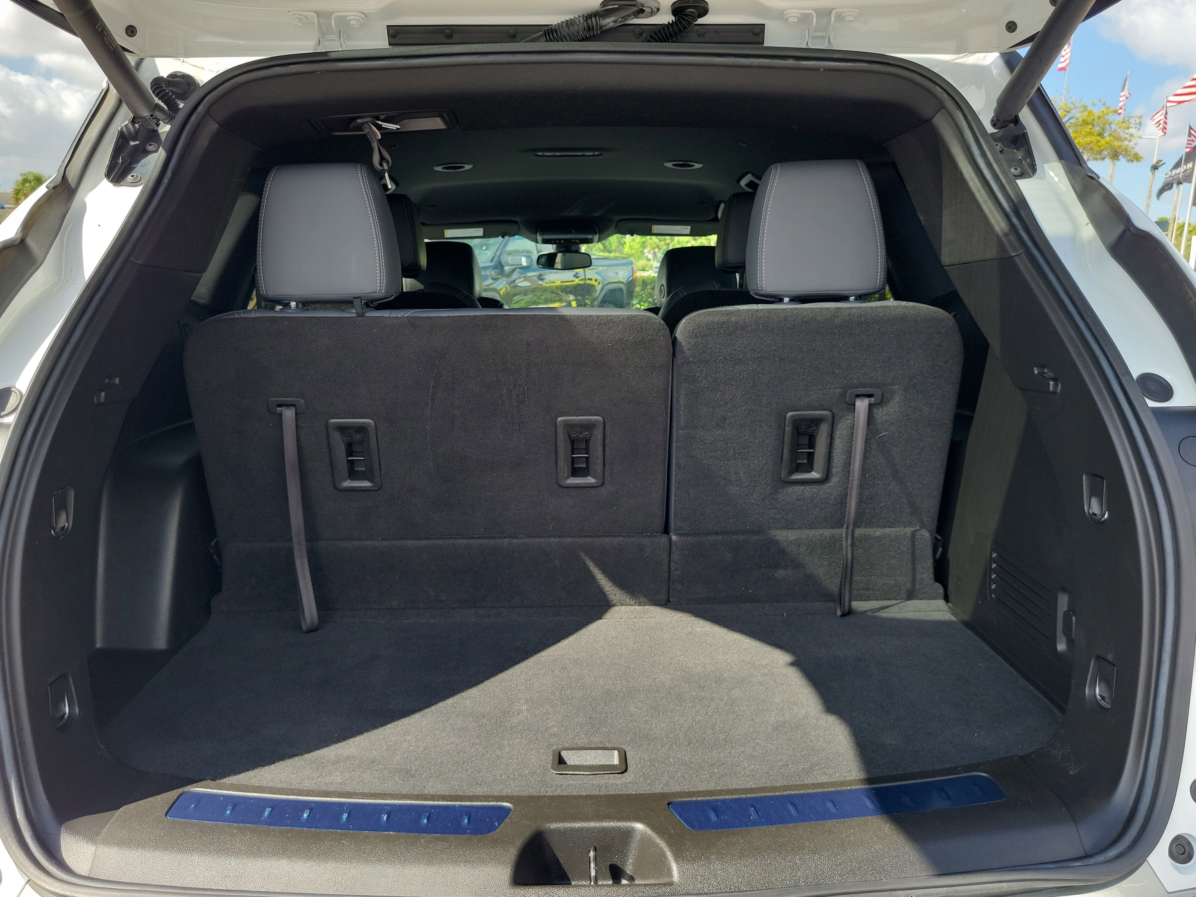 Used 2023 Buick Enclave Essence image 16