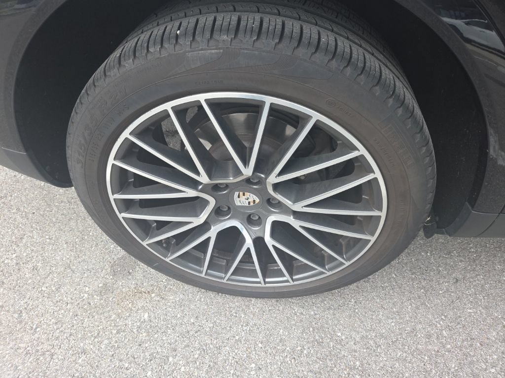 Used 2019 Porsche Cayenne AWD/4WD image 11