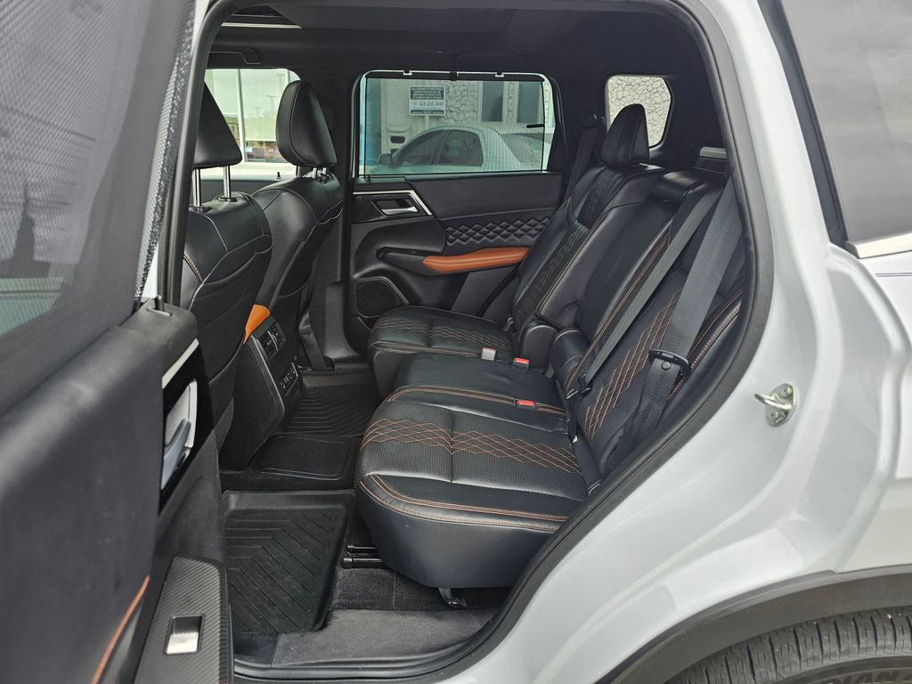 Used 2023 Mitsubishi Outlander SEL AWD/4WD image 13