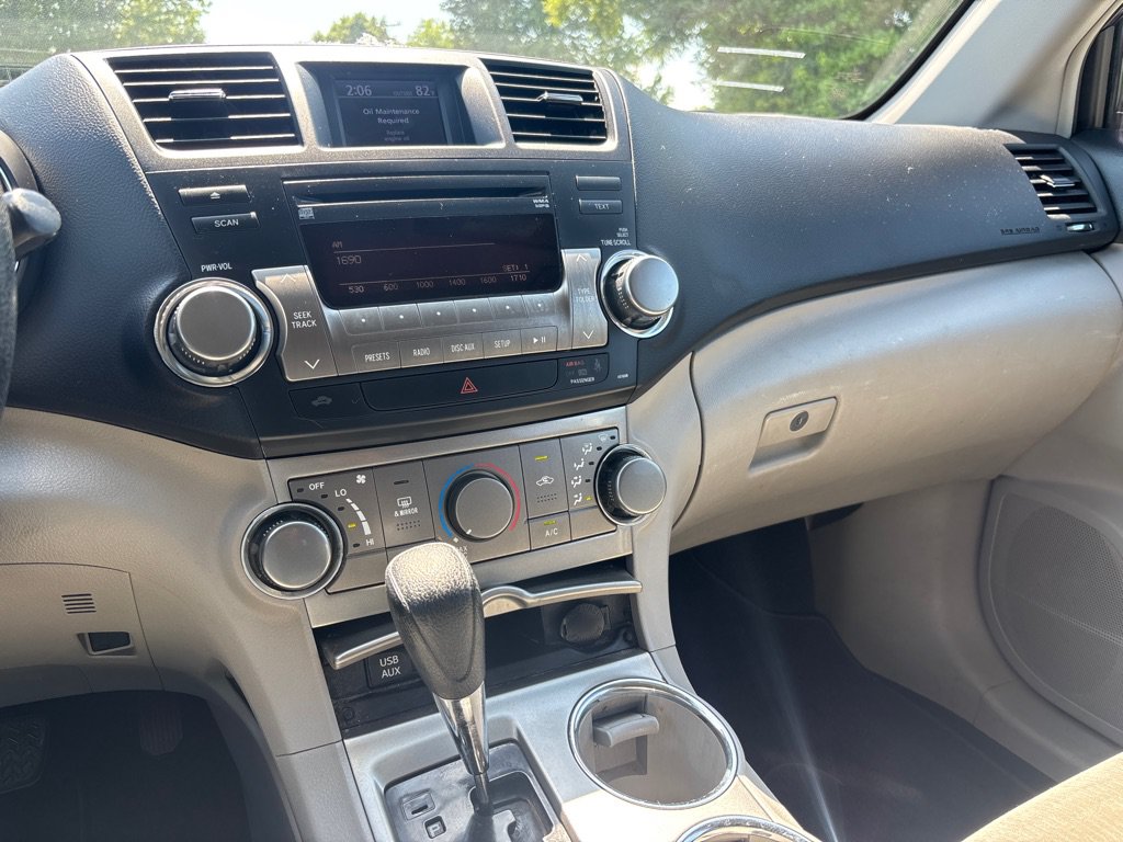 Used 2012 Toyota Highlander 4WD w/ Tech Pkg image 16