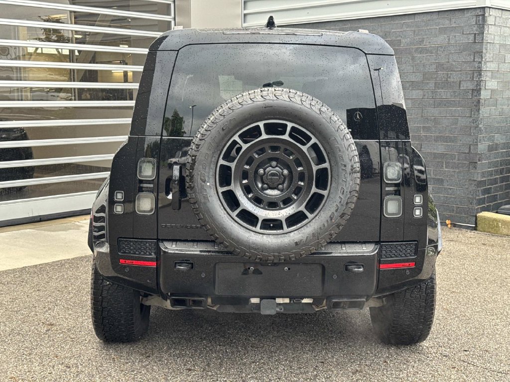 Certified 2026 Land Rover Defender 110 OCTA AWD/4WD image 5