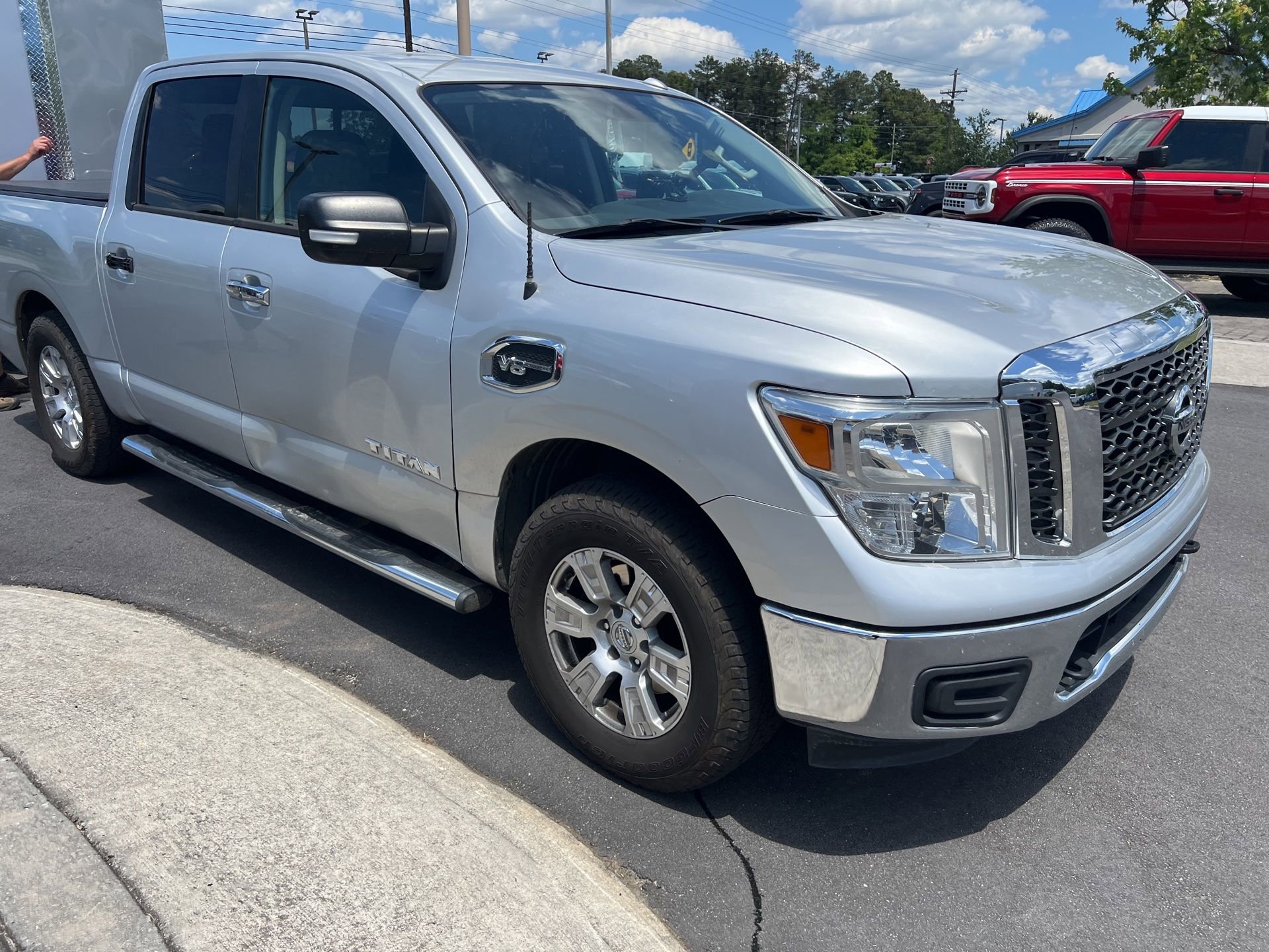 Used 2017 Nissan Titan SV AWD/4WD image 2