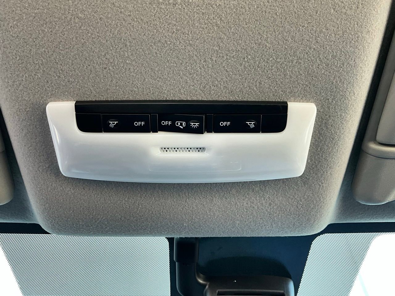 Used 2025 Nissan Versa SV image 15