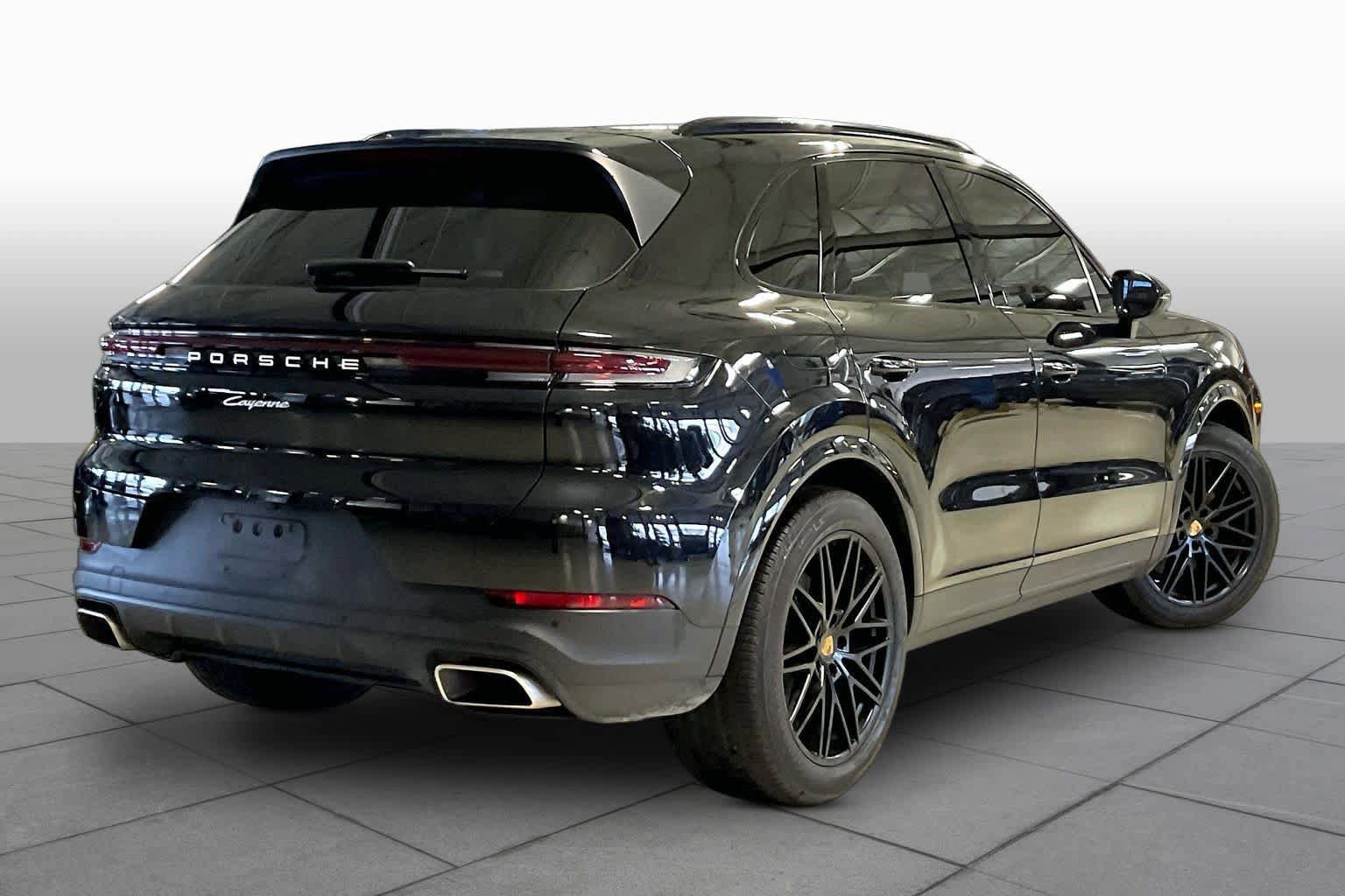Used 2024 Porsche Cayenne image 11