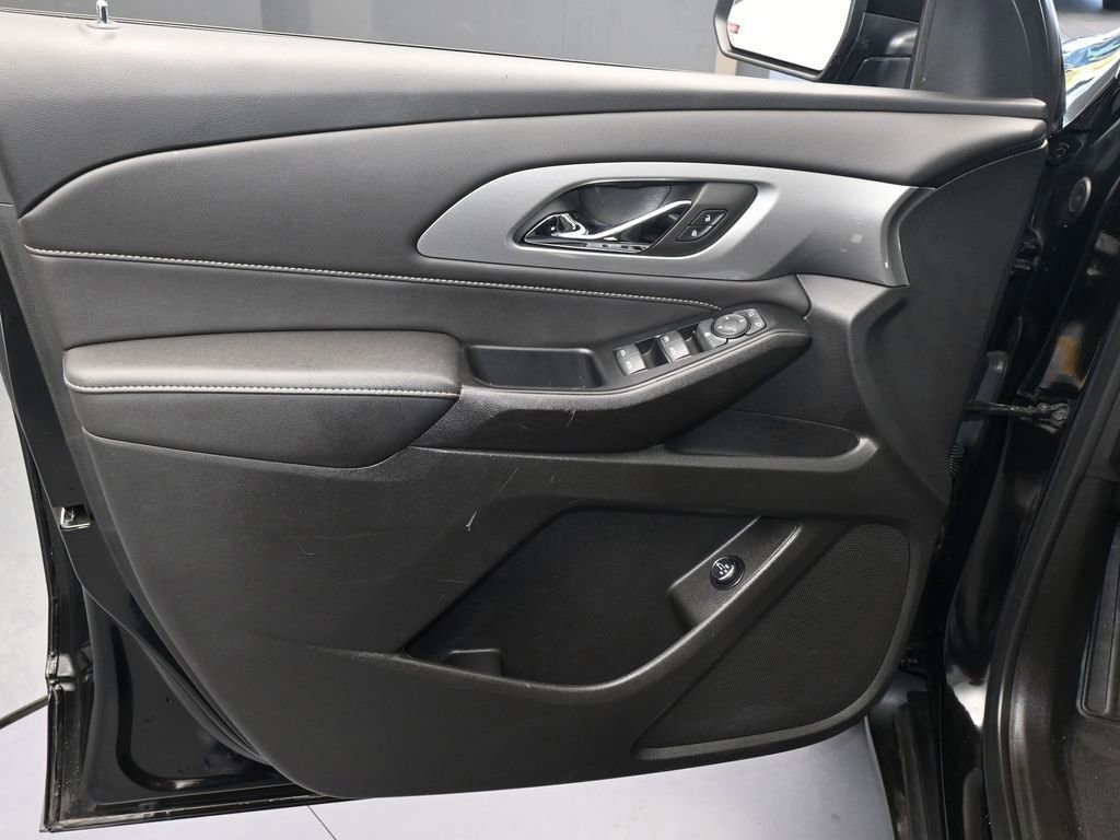 Used 2023 Chevrolet Traverse LT w/ Midnight/Sport Edition image 12