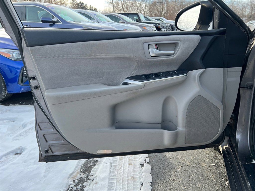 Used 2015 Toyota Camry XSE image 11