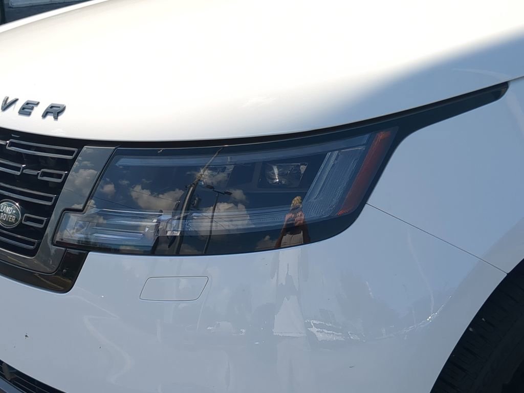 Used 2025 Land Rover Range Rover Long Wheelbase SE AWD/4WD image 7