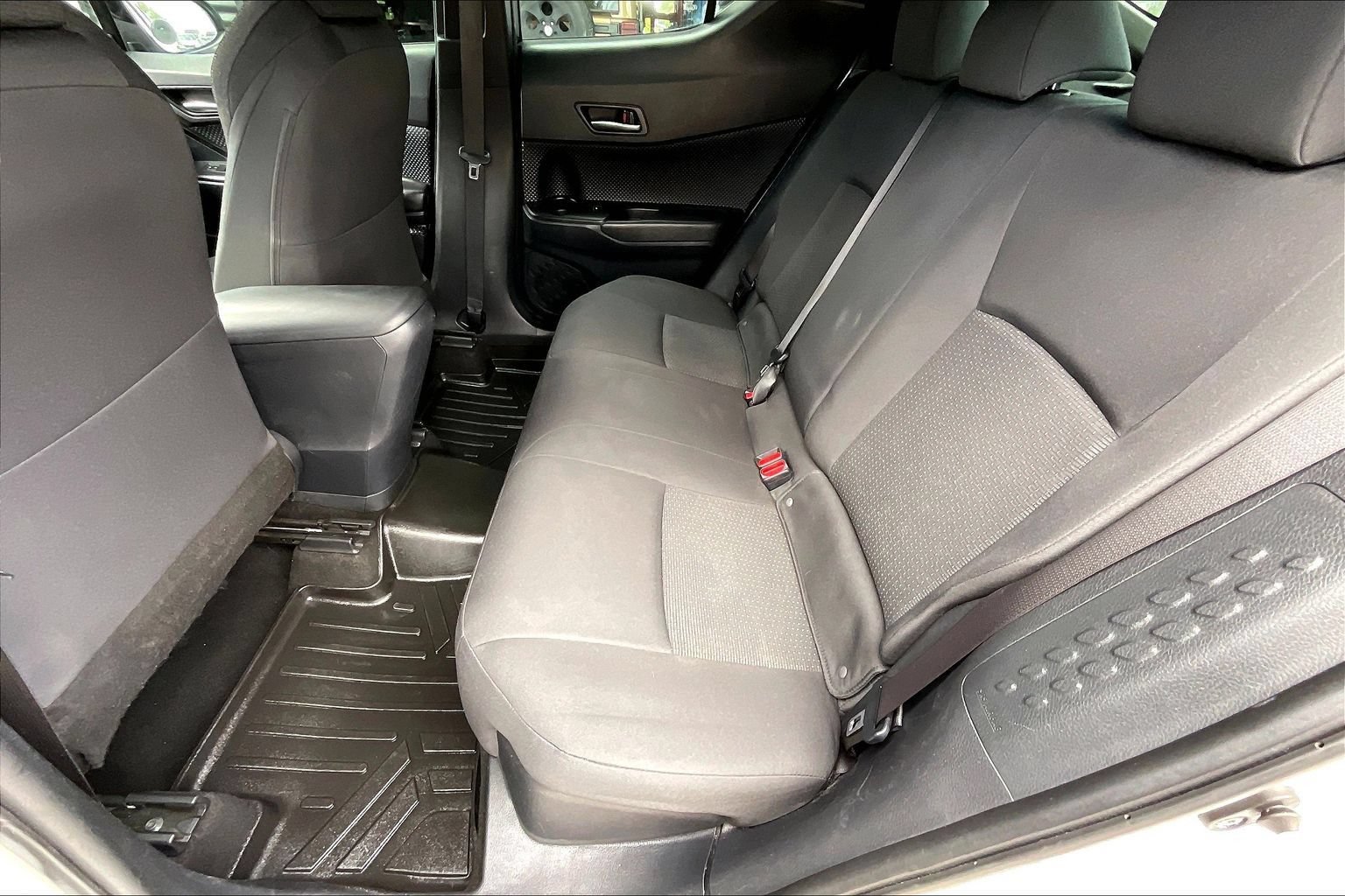 Used 2018 Toyota C-HR XLE FWD image 21