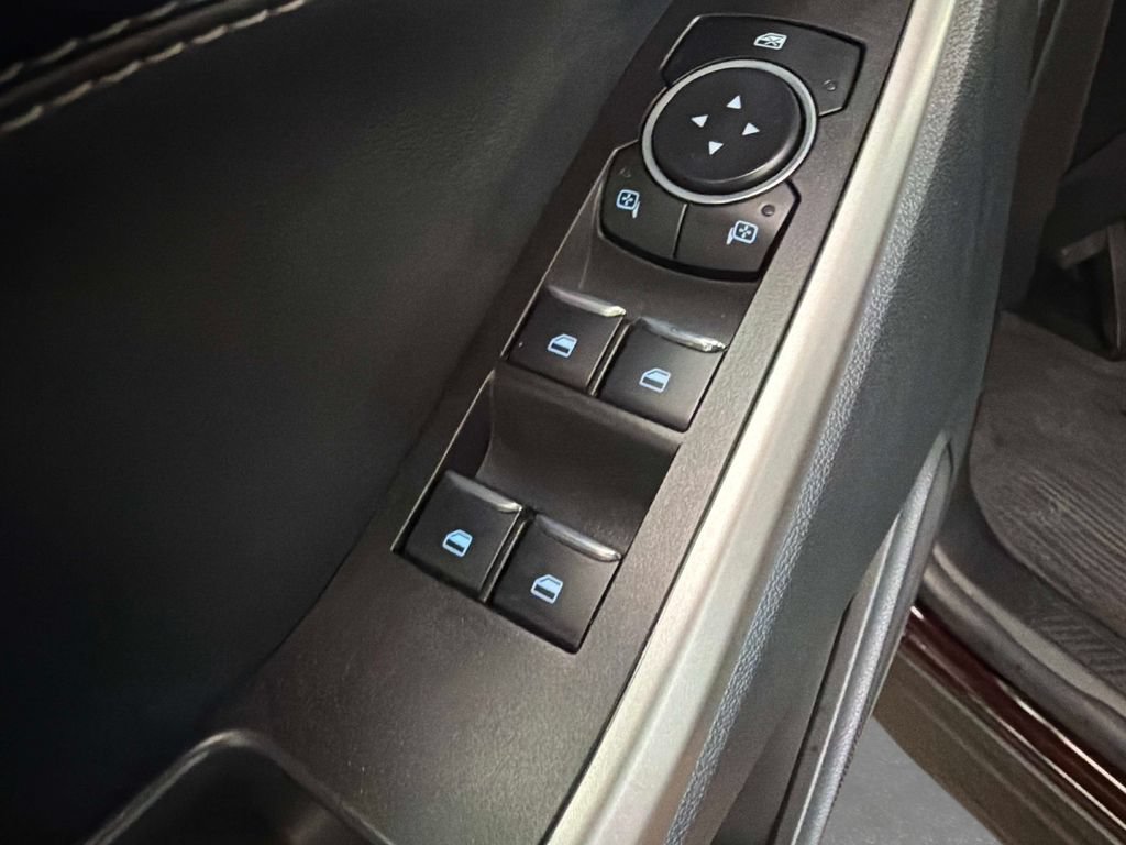 Used 2023 Ford Explorer XLT w/ Equipment Group 202A AWD/4WD image 19