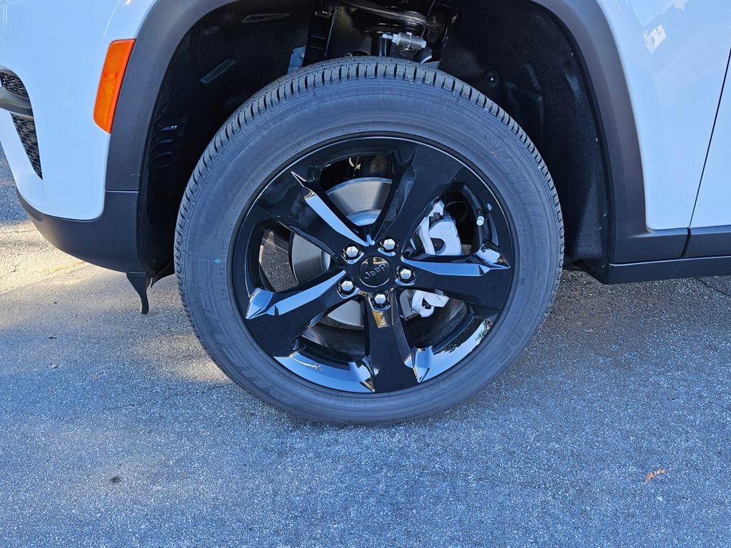New 2025 Jeep Grand Cherokee Altitude RWD image 9