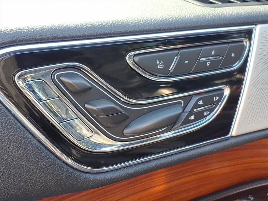 Used 2019 Lincoln Navigator Reserve image 13