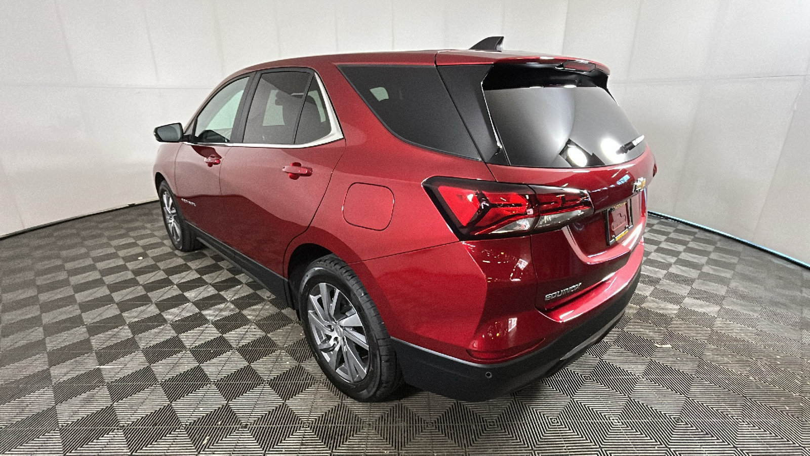 Used 2024 Chevrolet Equinox LT FWD image 5