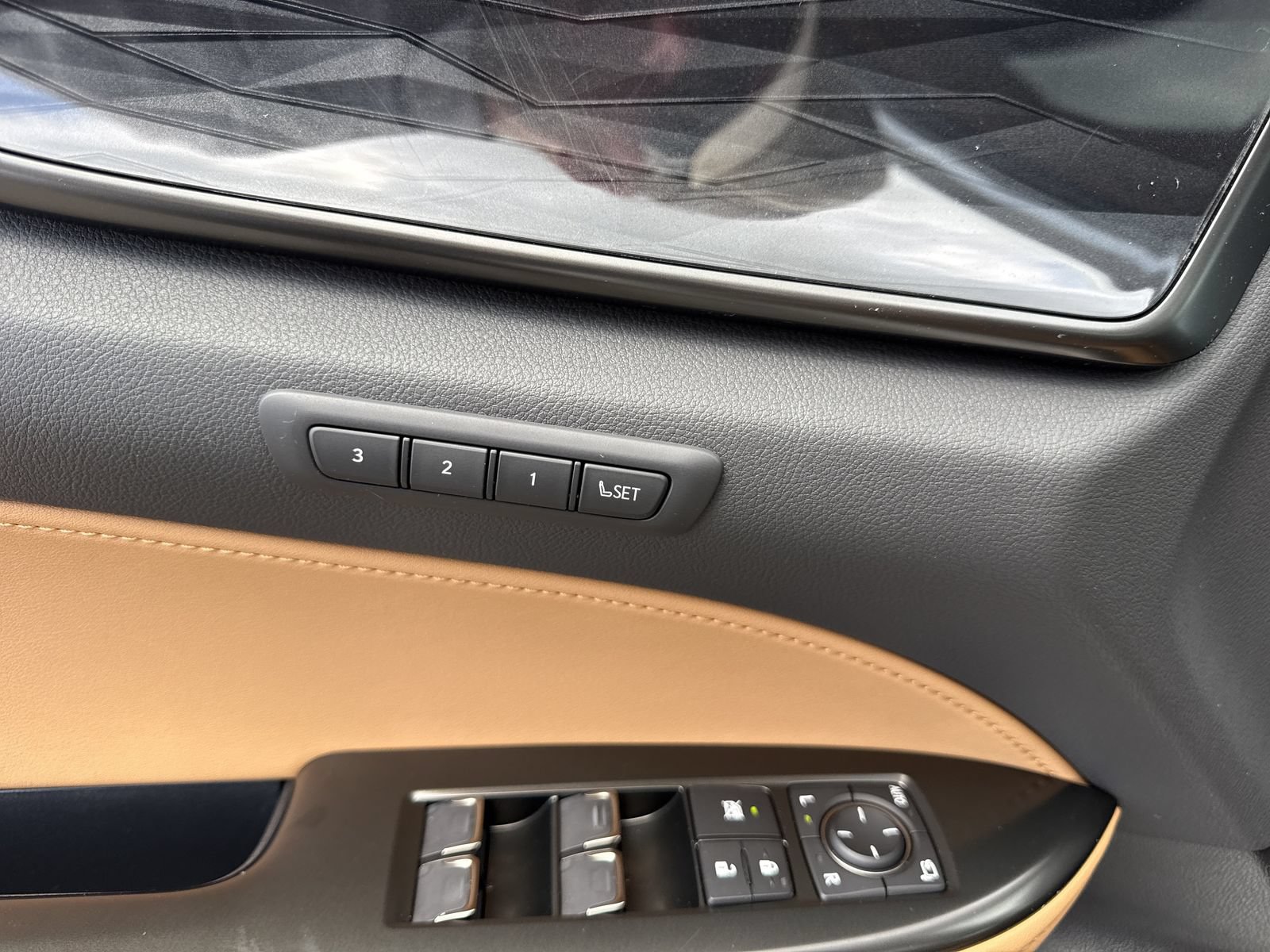 Used 2025 Lexus NX 250 FWD w/ Towing Package (2000 Lbs) image 18
