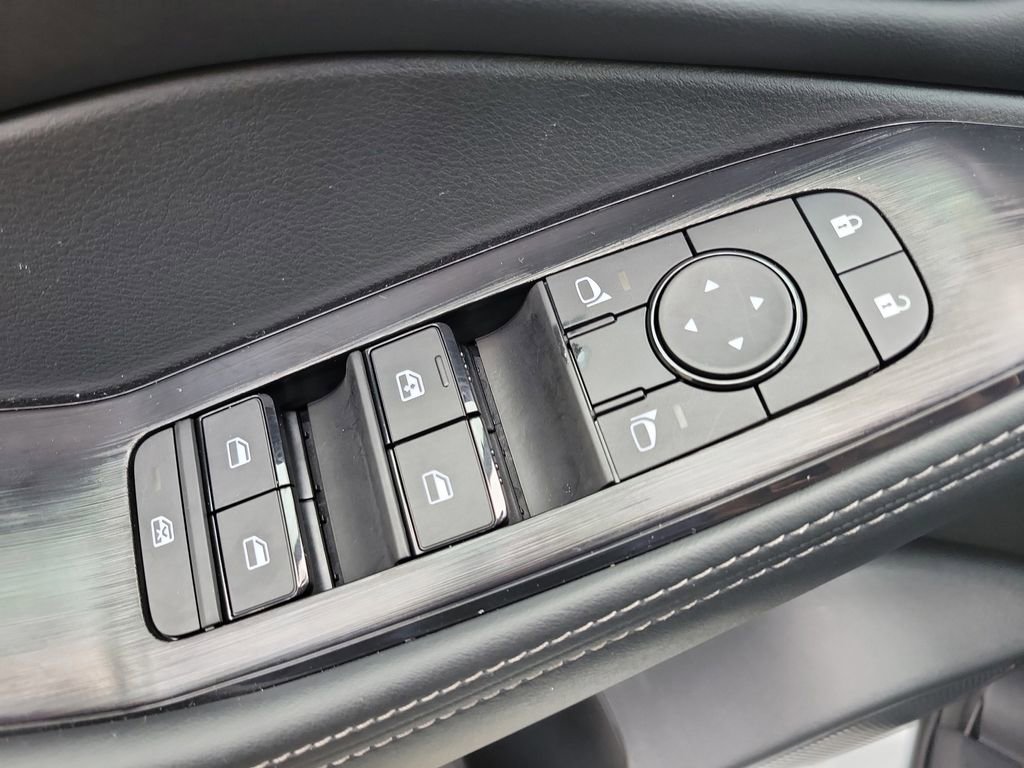 Certified 2025 Nissan Rogue SV image 26