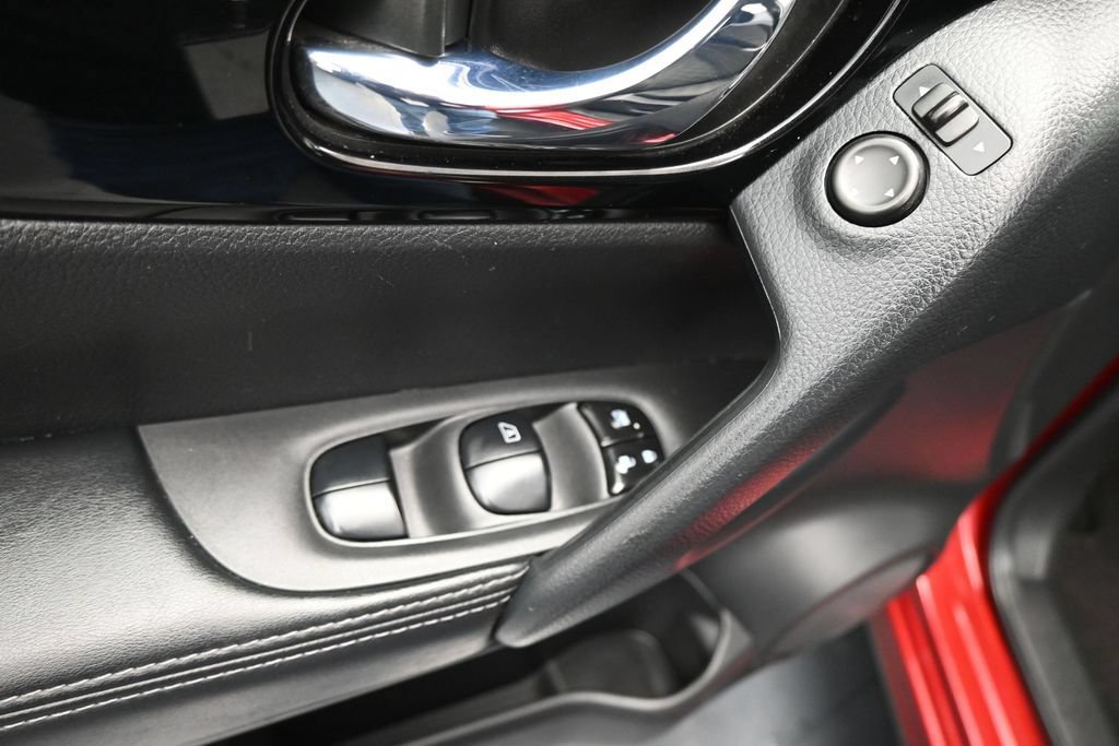 Used 2022 Nissan Rogue Sport SV FWD image 13