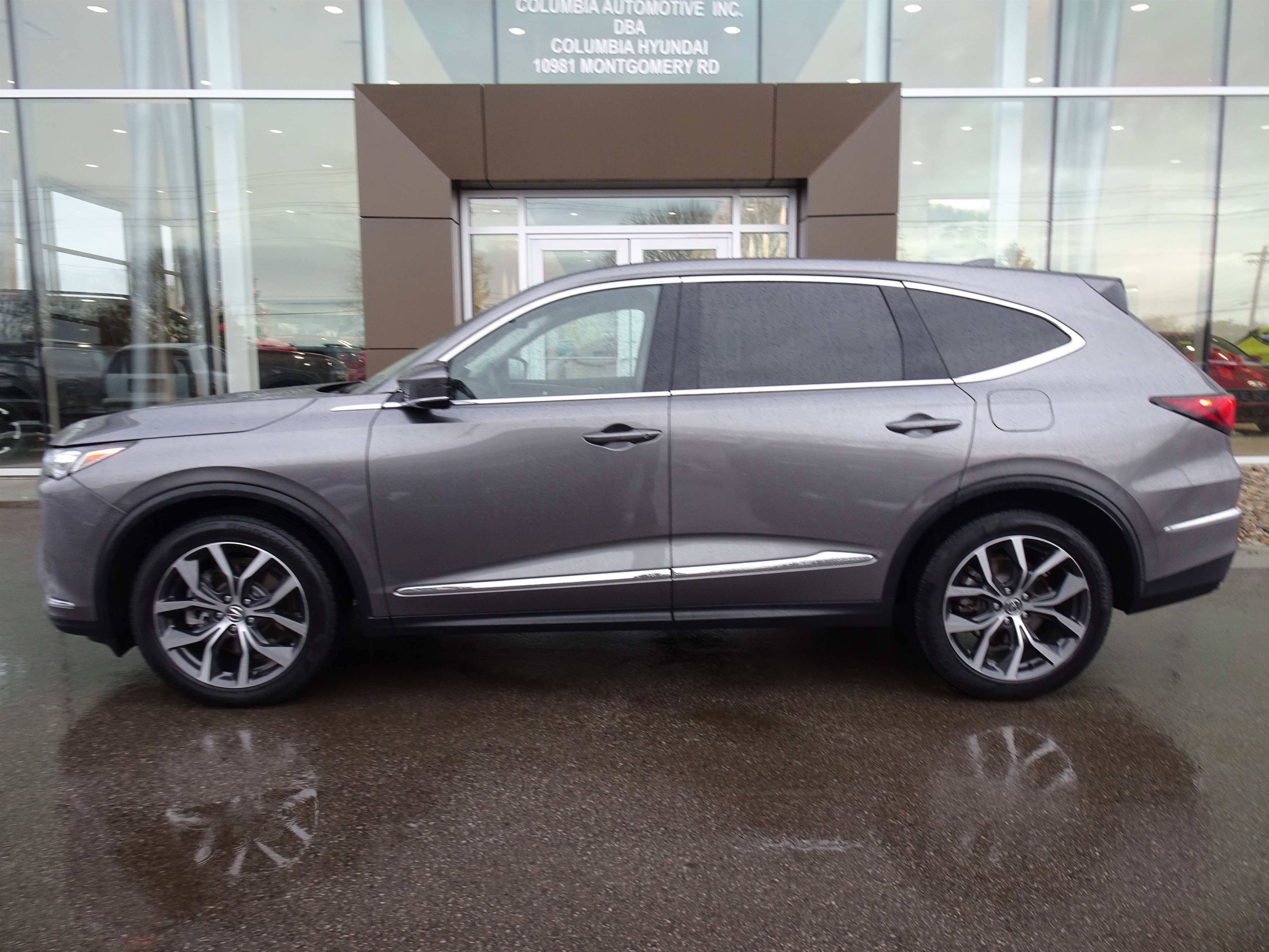 Used 2022 Acura MDX SH-AWD w/ Technology Package image 2