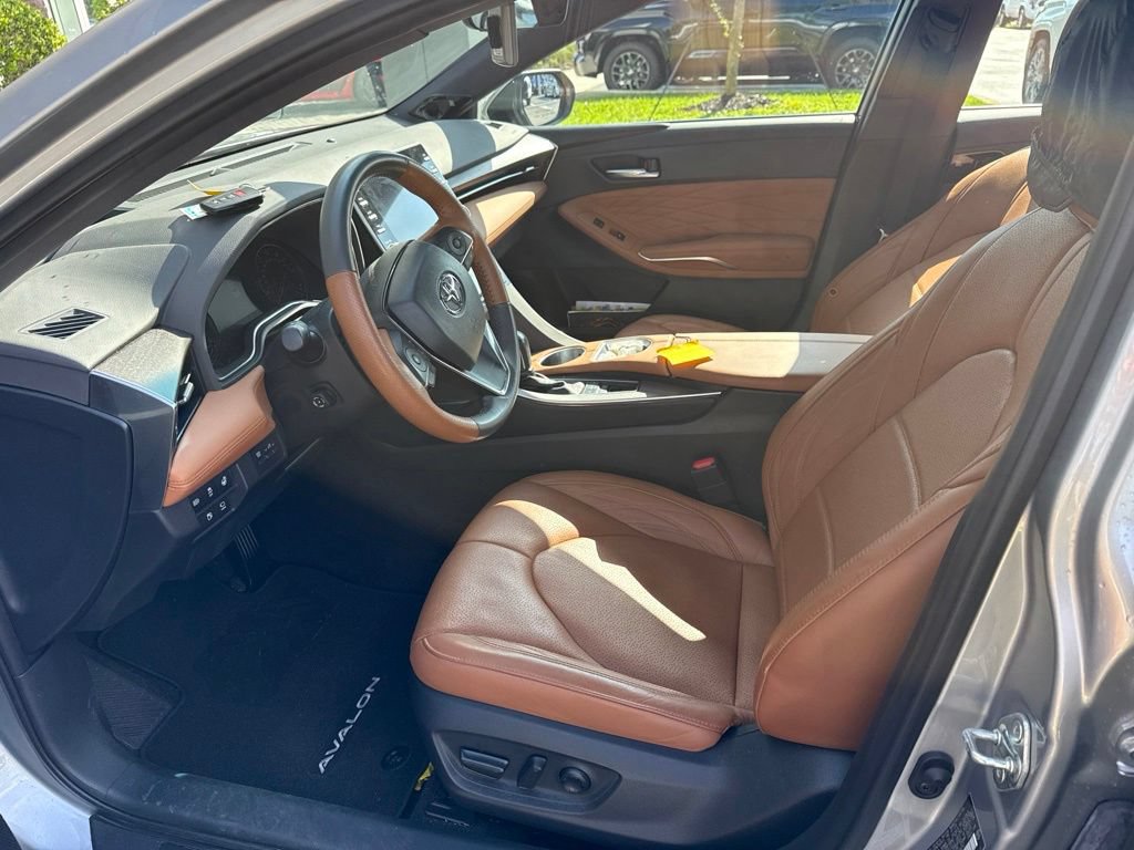 Certified 2020 Toyota Avalon Limited w/ Advanced Safety Package FWD image 5