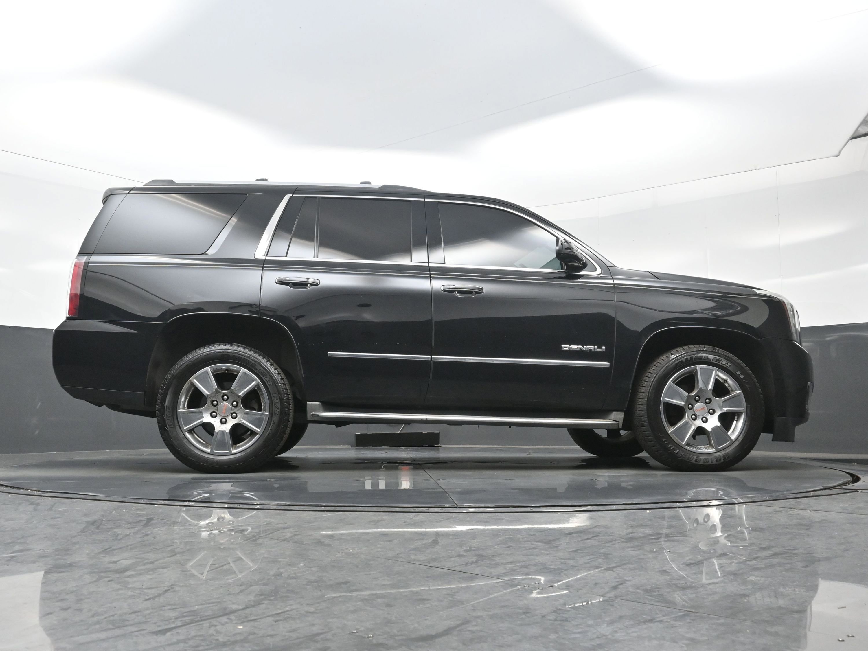 Used 2015 GMC Yukon Denali w/ Touring Package image 34