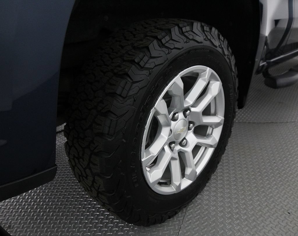 Used 2023 Chevrolet Silverado 1500 LT AWD/4WD image 51