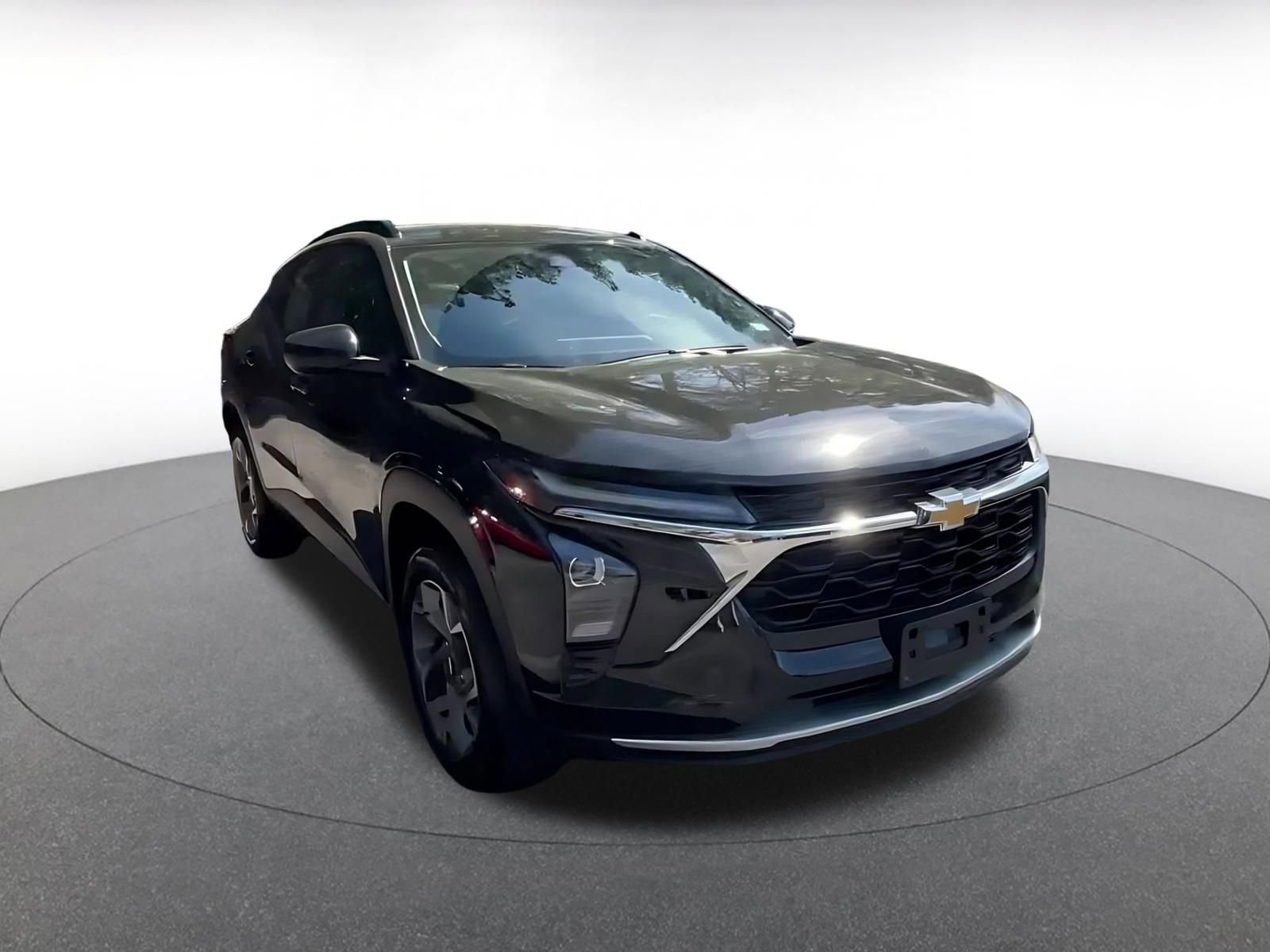 Used 2025 Chevrolet Trax LT image 3