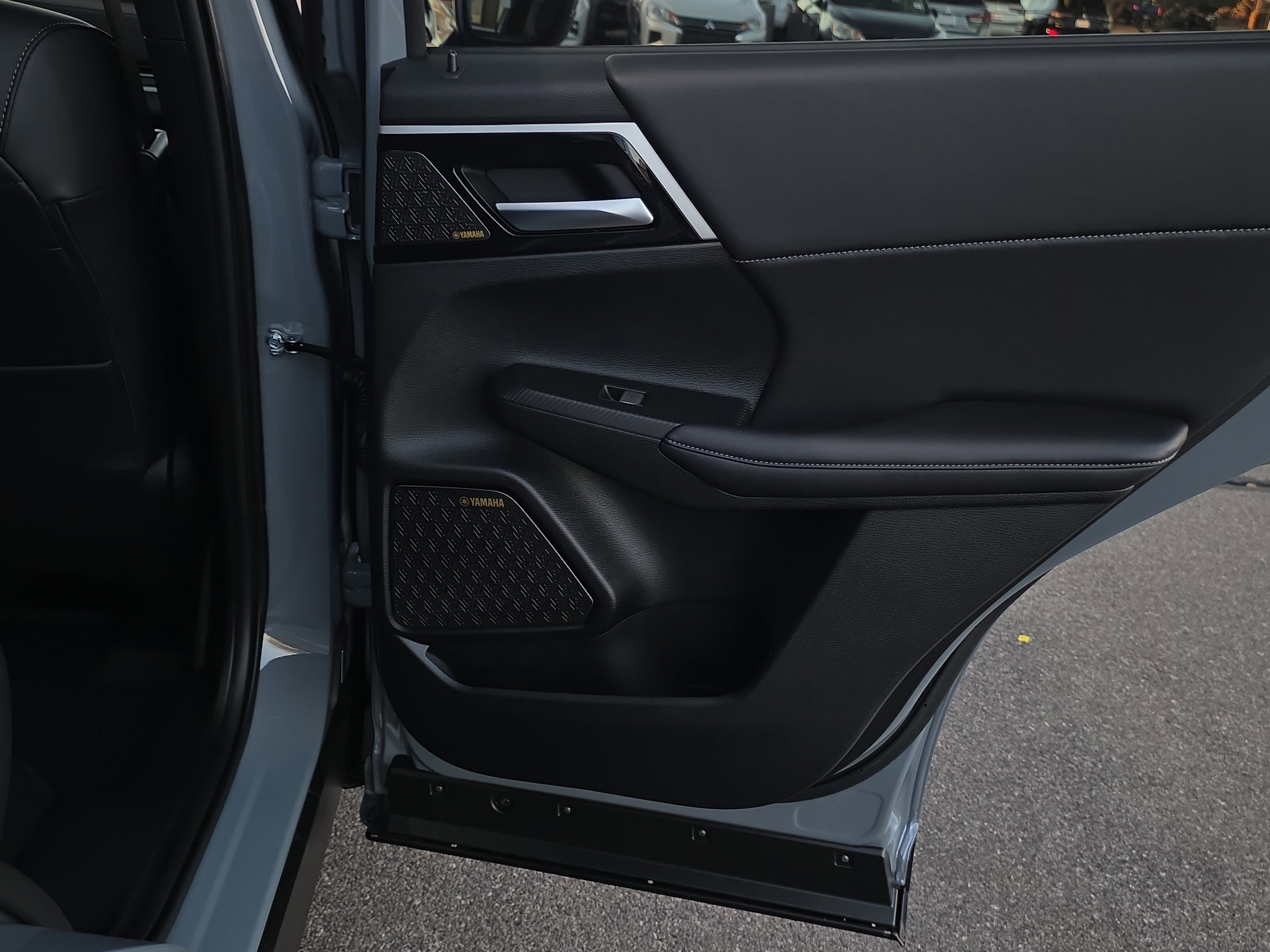 New 2025 Mitsubishi Outlander SE image 24