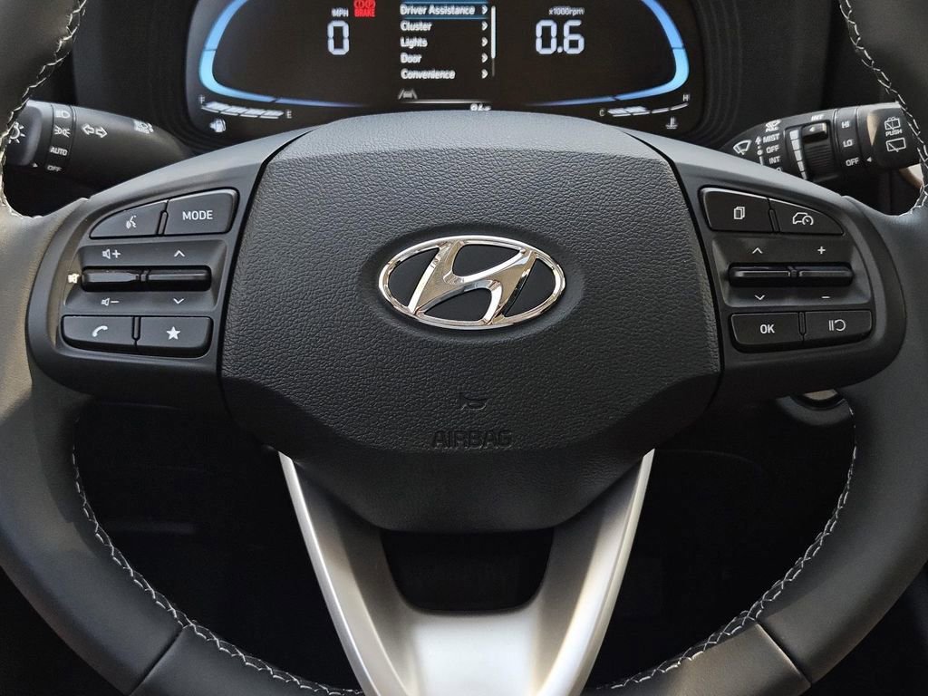 New 2025 Hyundai Venue SEL image 30