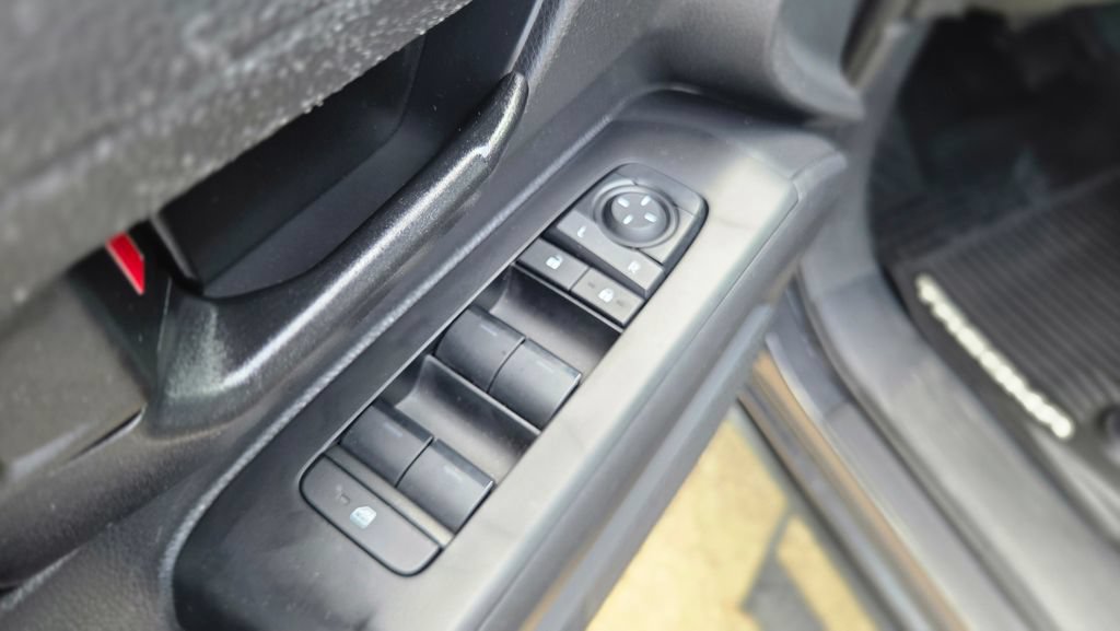 Used 2025 Toyota Tacoma SR5 AWD/4WD image 12