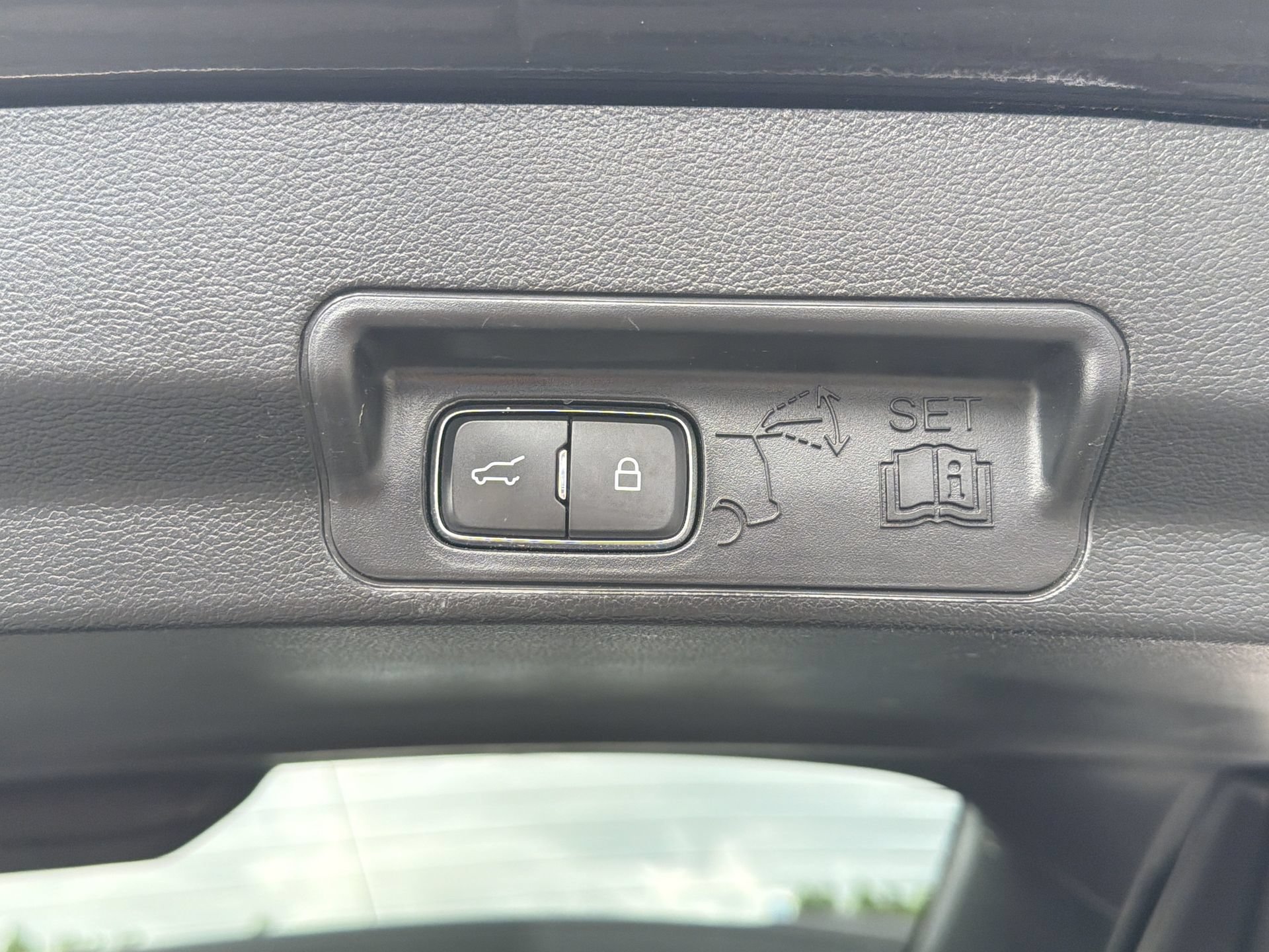 Used 2021 Ford Explorer Limited w/ Equipment Group 301A RWD image 29