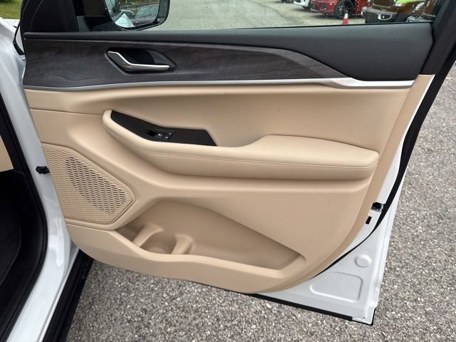New 2025 Jeep Grand Cherokee Limited w/ Luxury Tech Group II AWD/4WD image 28